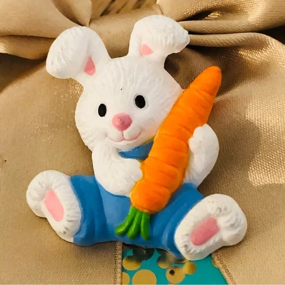 Vintage Brooch - Gibson Rabbit & Carrot Pin, 1993 - Picture 8 of 8